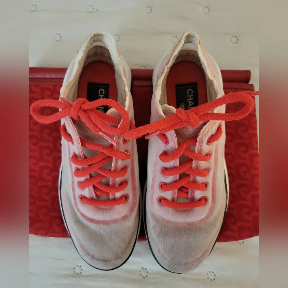 Authentic Chanel 19P Cruise Mesh & Lycra CC Logo Low-Top Sneakers White/Red - Picture 4 of 16